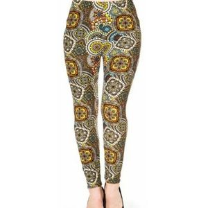 Multi print leggings NWT fits 12-22! Very soft! Use for yoga or Pilates.